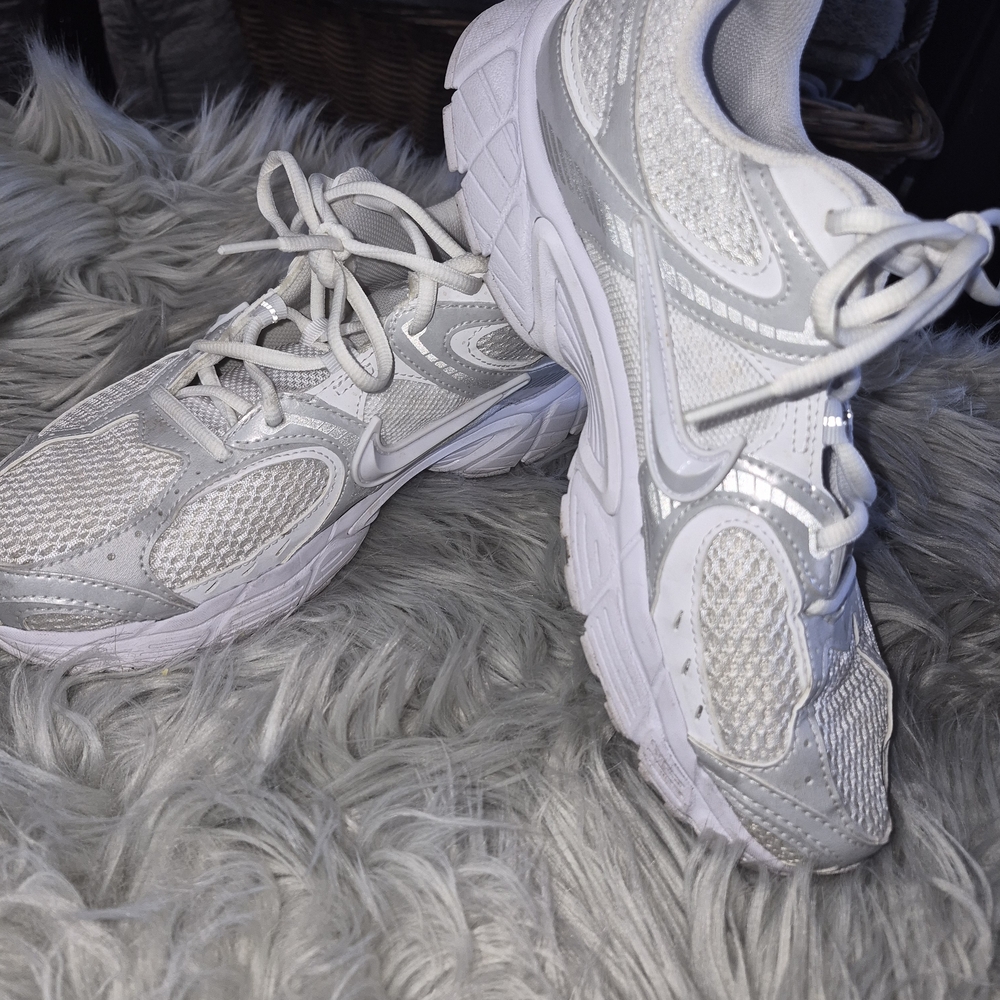 Nike Women's White and Gray Sneakers